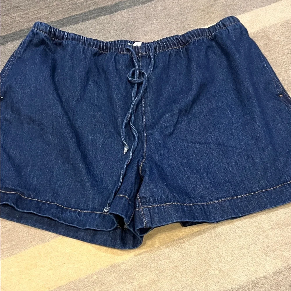 H&M Dark Blue Jean Shorts - Picture 1 of 1